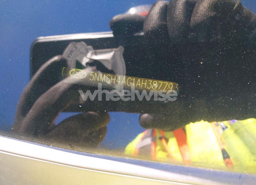 Photo 9 of 2010 Hyundai Santa FE SE (VIN 5NMSH4AG1AH387793)