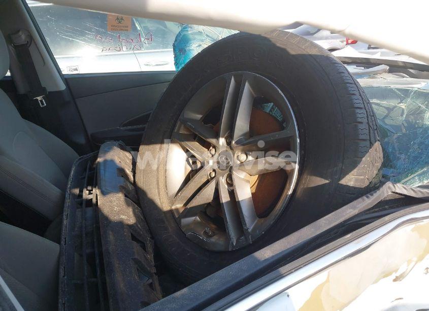 Photo 5 of 2017 Hyundai Santa FE SPORT 2.4L (VIN 5NMZT3LB1HH037373)