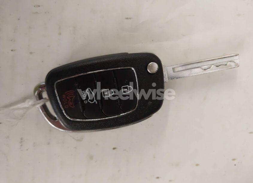 Photo 11 of 2017 Hyundai Santa FE SPORT 2.4L (VIN 5NMZUDLB8HH033369)