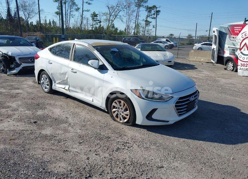 2017 Hyundai Elantra SE (VIN 5NPD74LF0HH139158) main photo