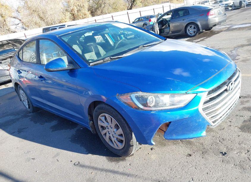 2018 Hyundai Elantra SE (VIN 5NPD74LF0JH231909) main photo