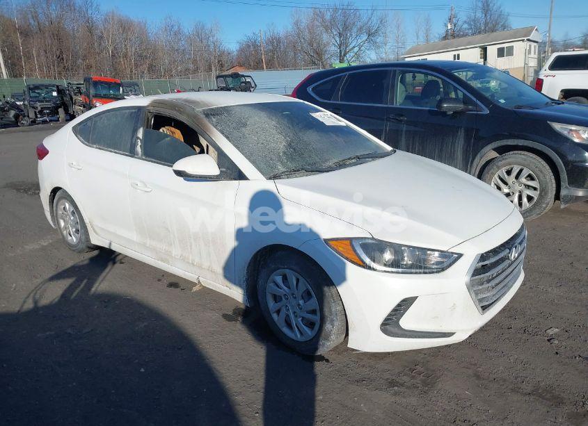 2018 Hyundai Elantra SE (VIN 5NPD74LF0JH253179) main photo