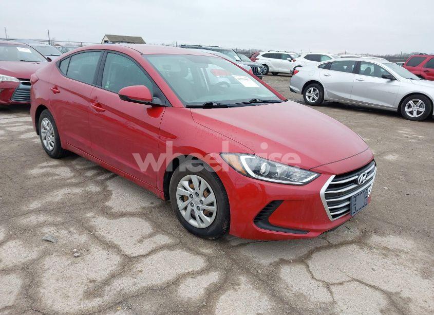 2018 Hyundai Elantra SE (VIN 5NPD74LF0JH280012) main photo