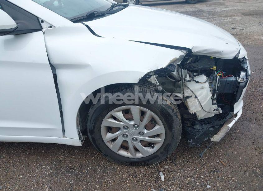 Photo 6 of 2018 Hyundai Elantra SE (VIN 5NPD74LF0JH342332)