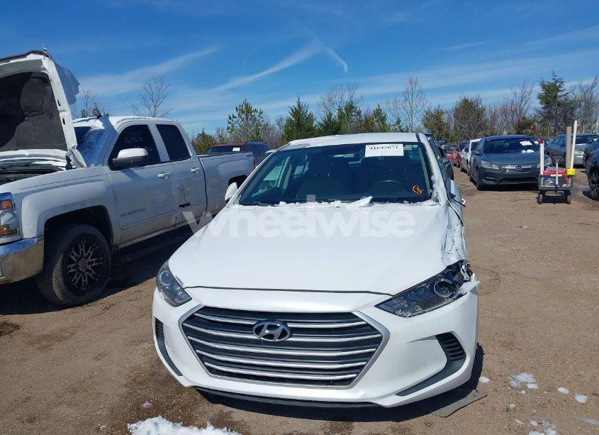 Photo 12 of 2018 Hyundai Elantra SE (VIN 5NPD74LF0JH344288)