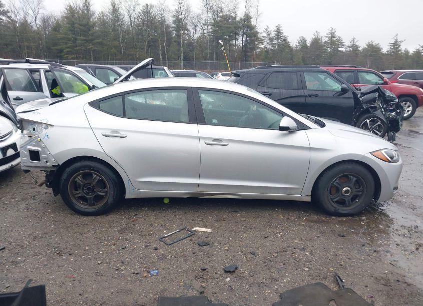 Photo 13 of 2018 Hyundai Elantra SE (VIN 5NPD74LF0JH353461)