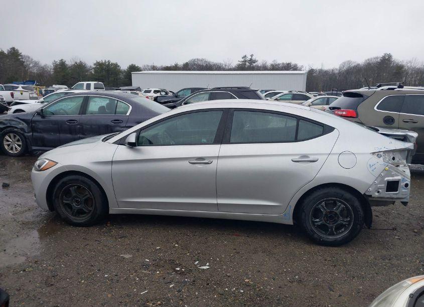 Photo 14 of 2018 Hyundai Elantra SE (VIN 5NPD74LF0JH353461)