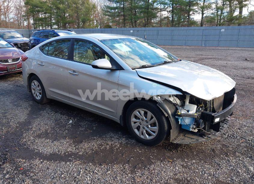 2018 Hyundai Elantra SE (VIN 5NPD74LF0JH377386) main photo
