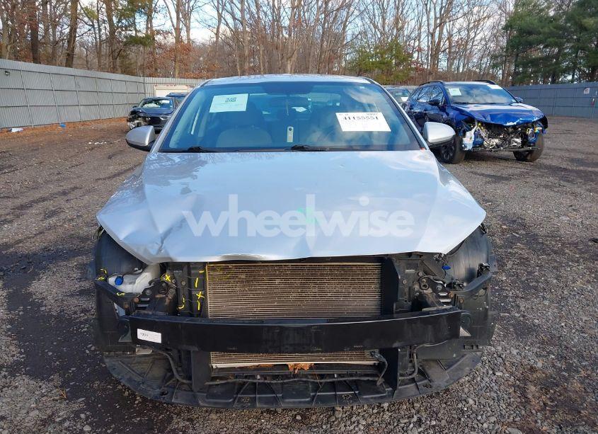 Photo 12 of 2018 Hyundai Elantra SE (VIN 5NPD74LF0JH377386)