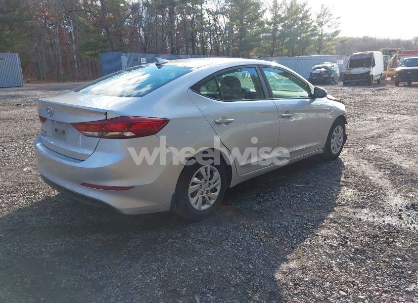 Photo 4 of 2018 Hyundai Elantra SE (VIN 5NPD74LF0JH377386)