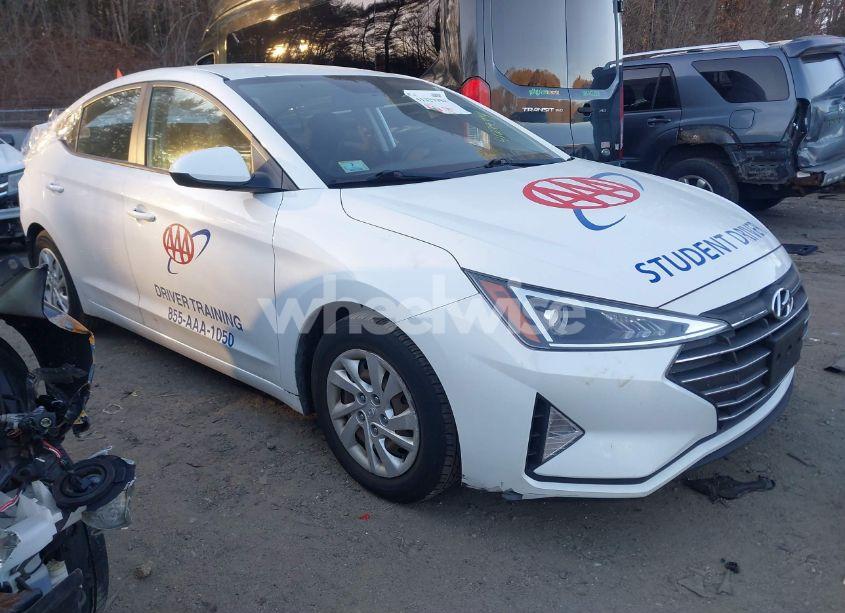 2019 Hyundai Elantra SE (VIN 5NPD74LF0KH406242) main photo