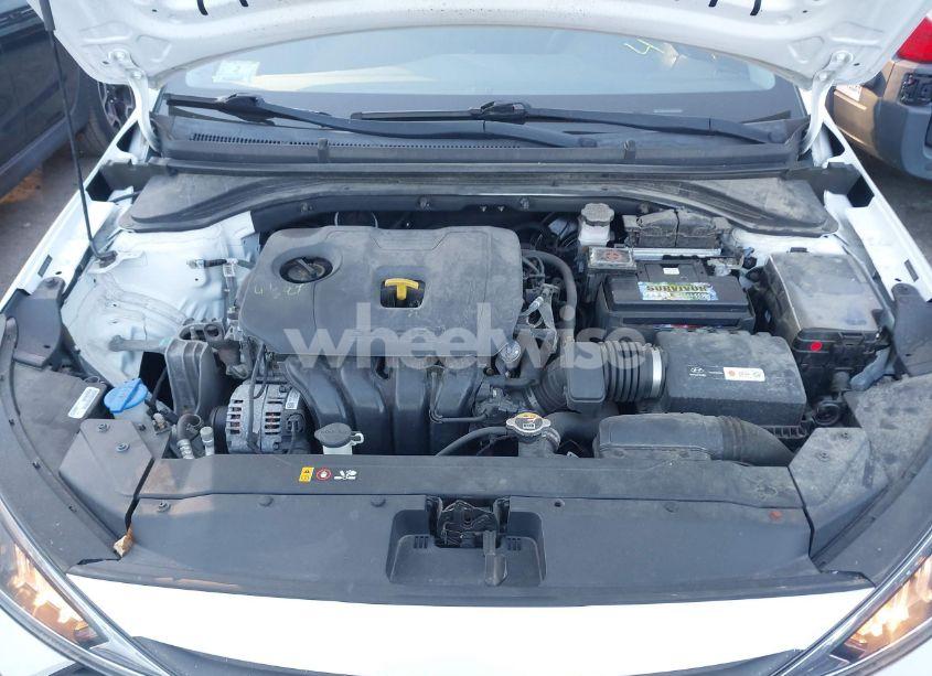 Photo 10 of 2019 Hyundai Elantra SE (VIN 5NPD74LF0KH406242)