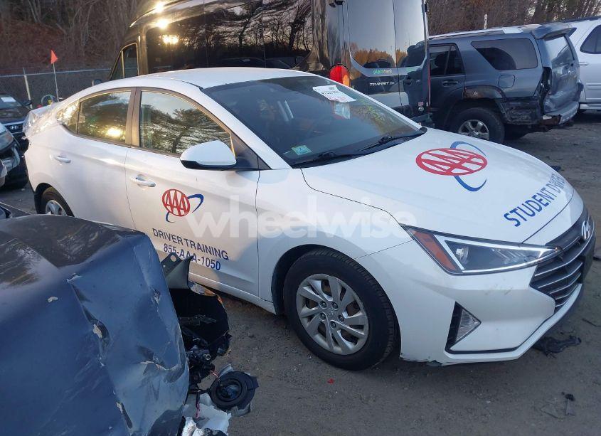 Photo 13 of 2019 Hyundai Elantra SE (VIN 5NPD74LF0KH406242)