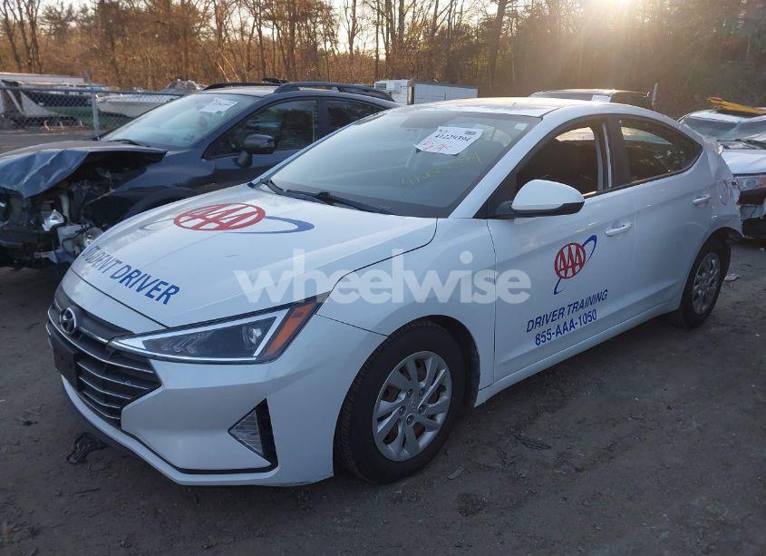 Photo 2 of 2019 Hyundai Elantra SE (VIN 5NPD74LF0KH406242)
