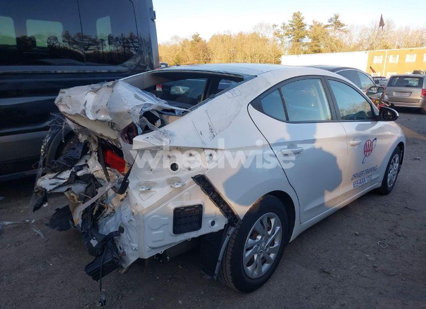 Photo 4 of 2019 Hyundai Elantra SE (VIN 5NPD74LF0KH406242)