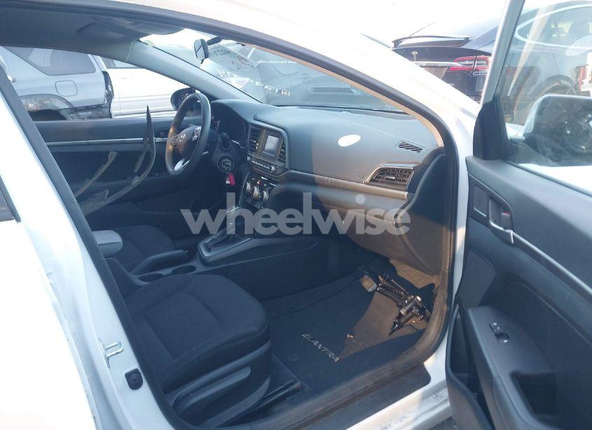 Photo 5 of 2019 Hyundai Elantra SE (VIN 5NPD74LF0KH406242)