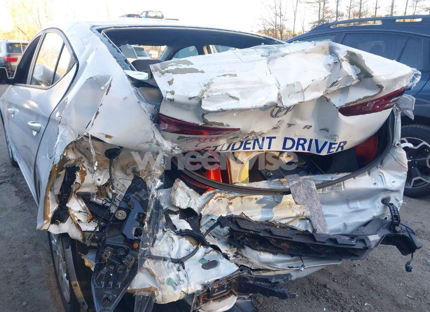 Photo 6 of 2019 Hyundai Elantra SE (VIN 5NPD74LF0KH406242)