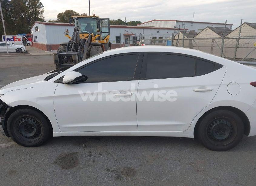 Photo 14 of 2019 Hyundai Elantra SE (VIN 5NPD74LF0KH430735)