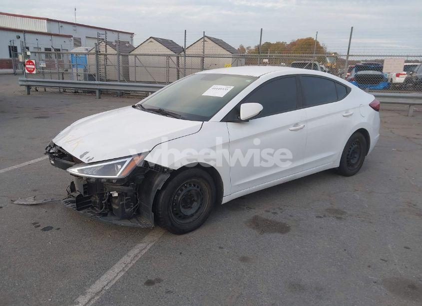 Photo 2 of 2019 Hyundai Elantra SE (VIN 5NPD74LF0KH430735)
