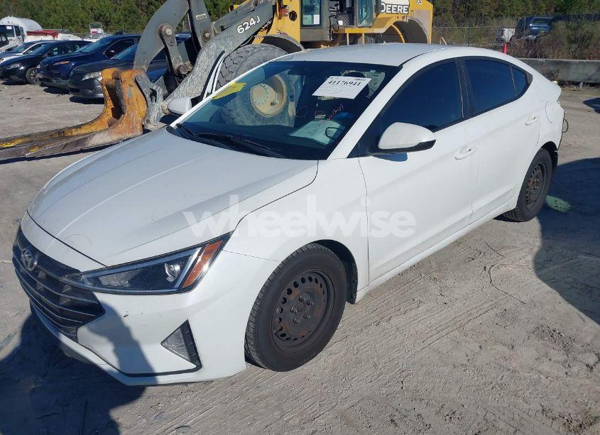 Photo 2 of 2019 Hyundai Elantra SE (VIN 5NPD74LF0KH442495)