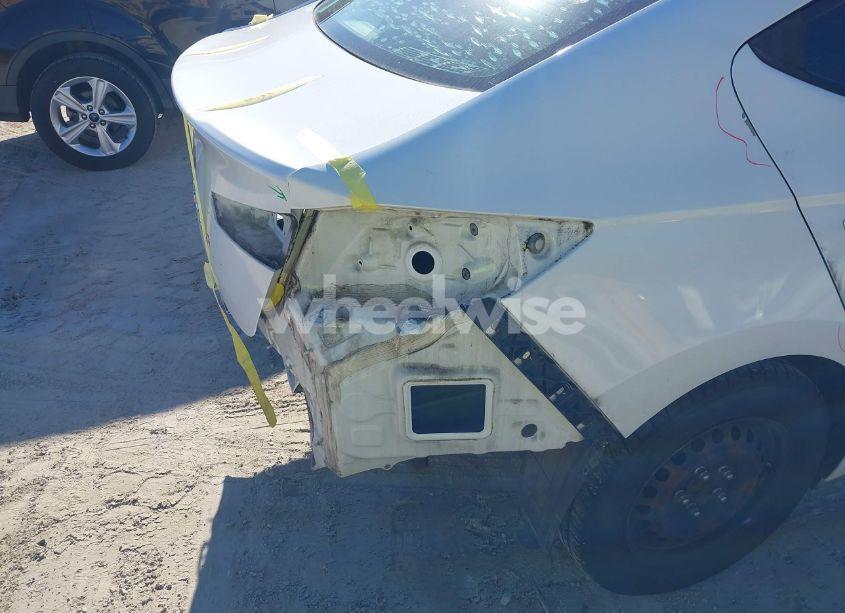 Photo 6 of 2019 Hyundai Elantra SE (VIN 5NPD74LF0KH442495)