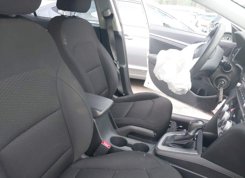 Photo 5 of 2019 Hyundai Elantra SE (VIN 5NPD74LF0KH487193)