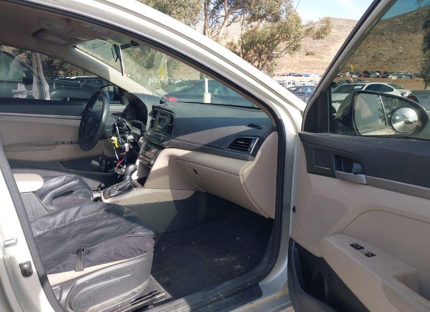 Photo 5 of 2017 Hyundai Elantra SE (VIN 5NPD74LF1HH166644)