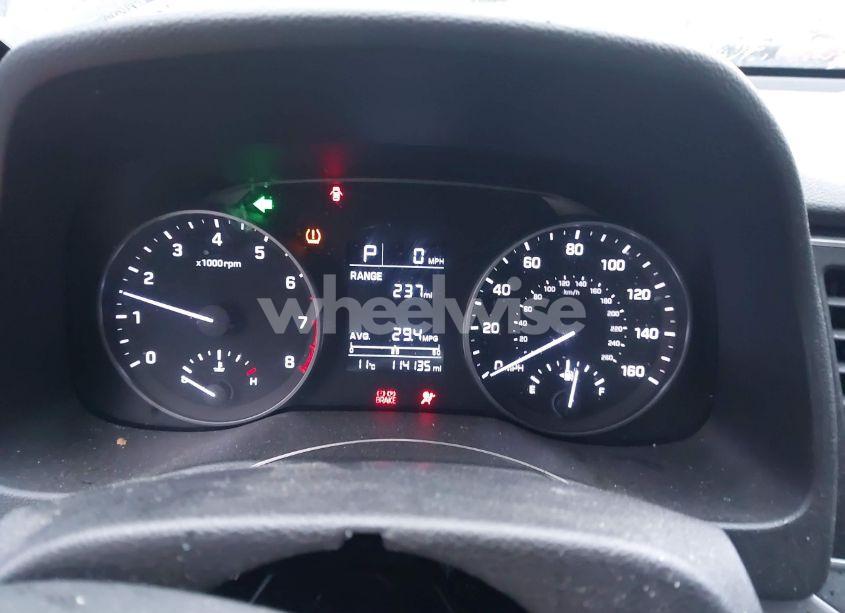 Photo 7 of 2017 Hyundai Elantra SE (VIN 5NPD74LF1HH175103)