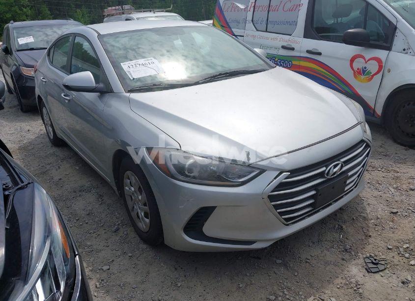 2017 Hyundai Elantra SE (VIN 5NPD74LF1HH175974) main photo