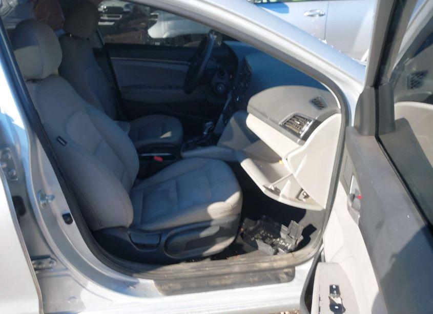 Photo 5 of 2017 Hyundai Elantra SE (VIN 5NPD74LF1HH193925)