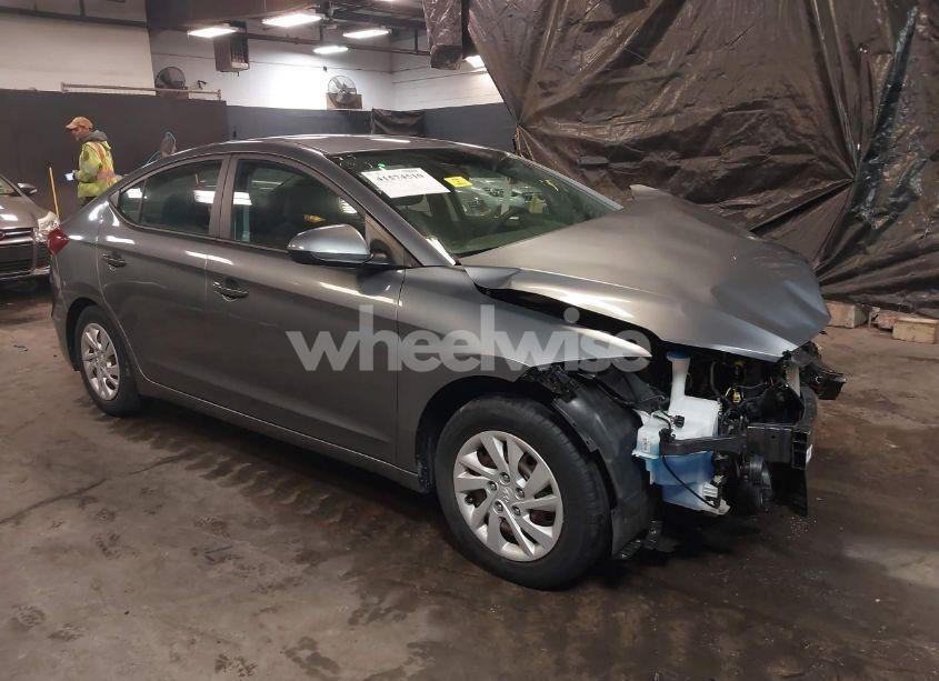 2018 Hyundai Elantra SE (VIN 5NPD74LF1JH253479) main photo