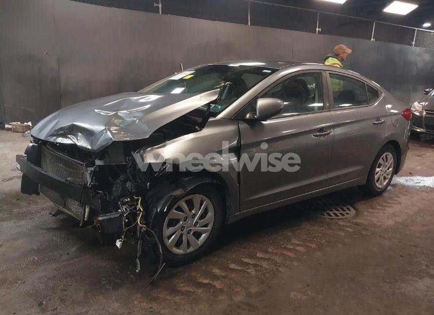 Photo 2 of 2018 Hyundai Elantra SE (VIN 5NPD74LF1JH253479)