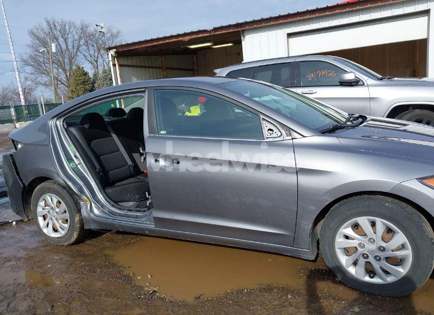 Photo 14 of 2018 Hyundai Elantra SE (VIN 5NPD74LF1JH278155)