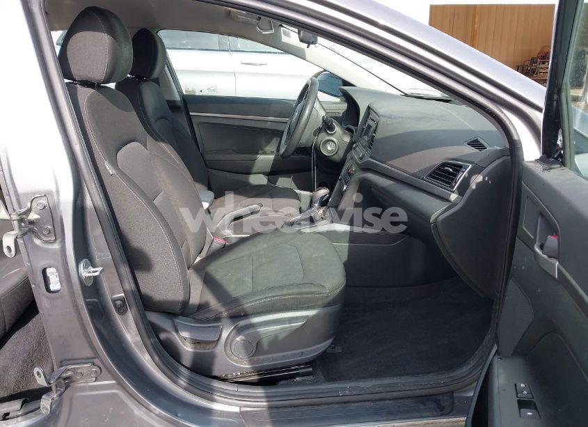 Photo 5 of 2018 Hyundai Elantra SE (VIN 5NPD74LF1JH278155)