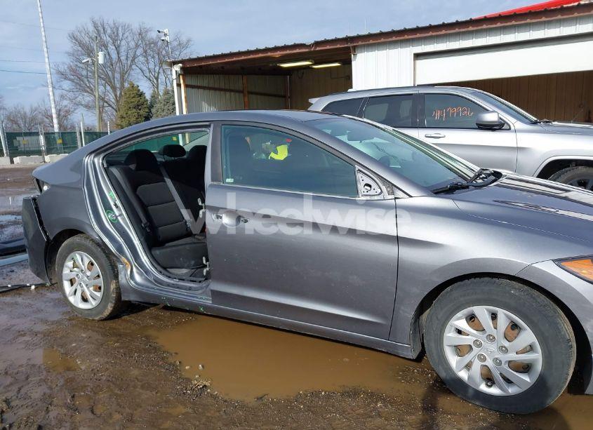 Photo 6 of 2018 Hyundai Elantra SE (VIN 5NPD74LF1JH278155)