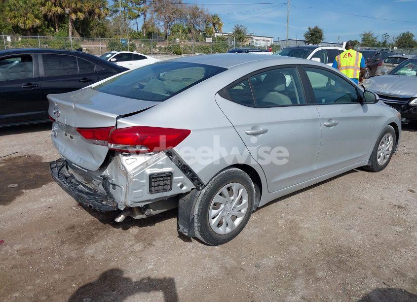 Photo 4 of 2018 Hyundai Elantra SE (VIN 5NPD74LF1JH294808)
