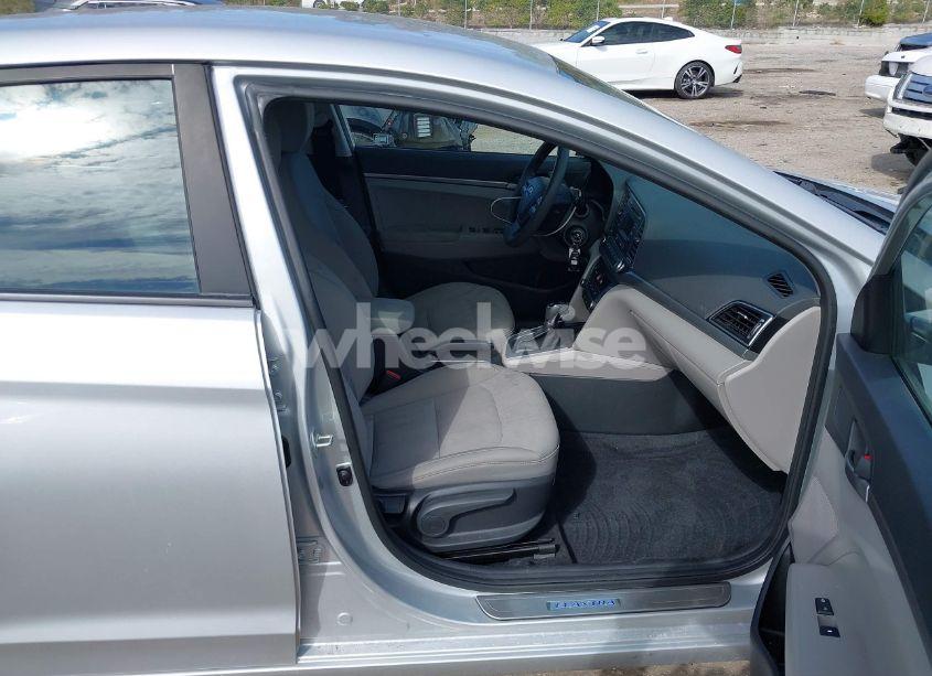 Photo 5 of 2018 Hyundai Elantra SE (VIN 5NPD74LF1JH294808)