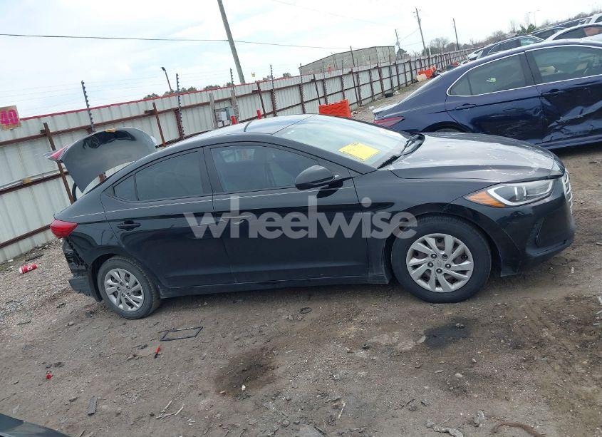 Photo 13 of 2018 Hyundai Elantra SE (VIN 5NPD74LF1JH342081)