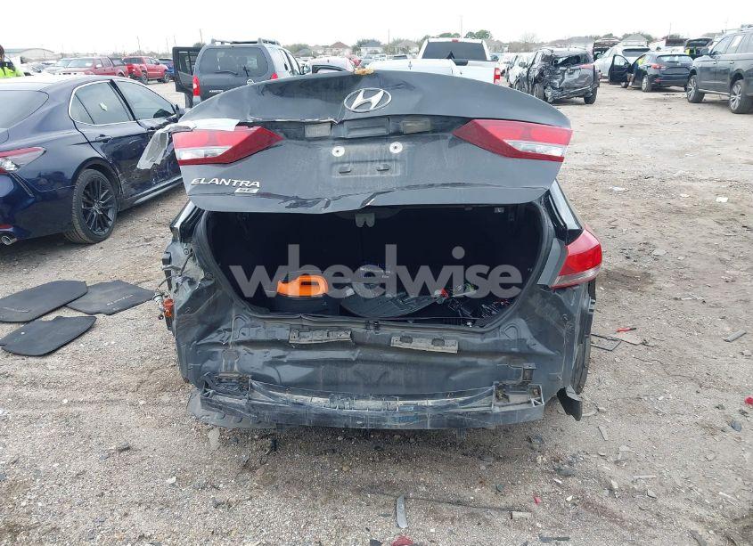 Photo 16 of 2018 Hyundai Elantra SE (VIN 5NPD74LF1JH342081)