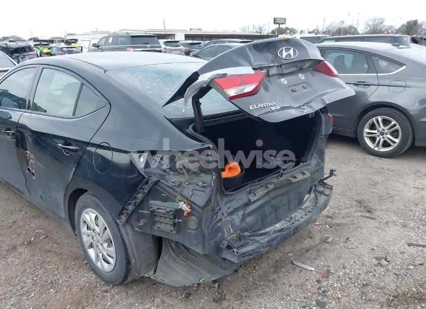 Photo 6 of 2018 Hyundai Elantra SE (VIN 5NPD74LF1JH342081)