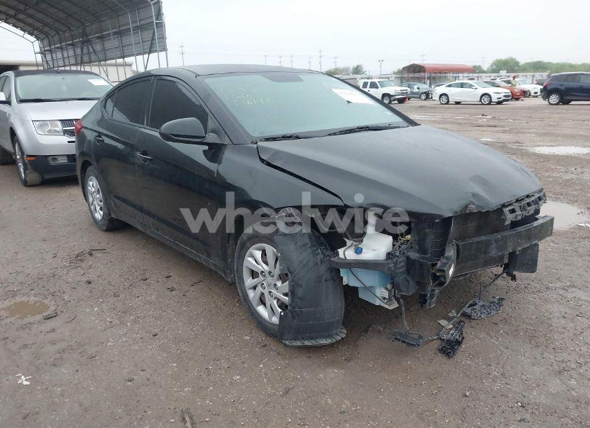 2018 Hyundai Elantra SE (VIN 5NPD74LF1JH376148) main photo