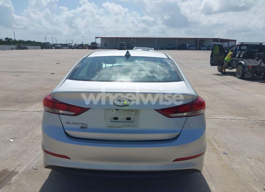 Photo 16 of 2018 Hyundai Elantra SE (VIN 5NPD74LF1JH386372)