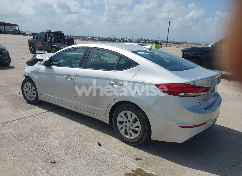 Photo 3 of 2018 Hyundai Elantra SE (VIN 5NPD74LF1JH386372)