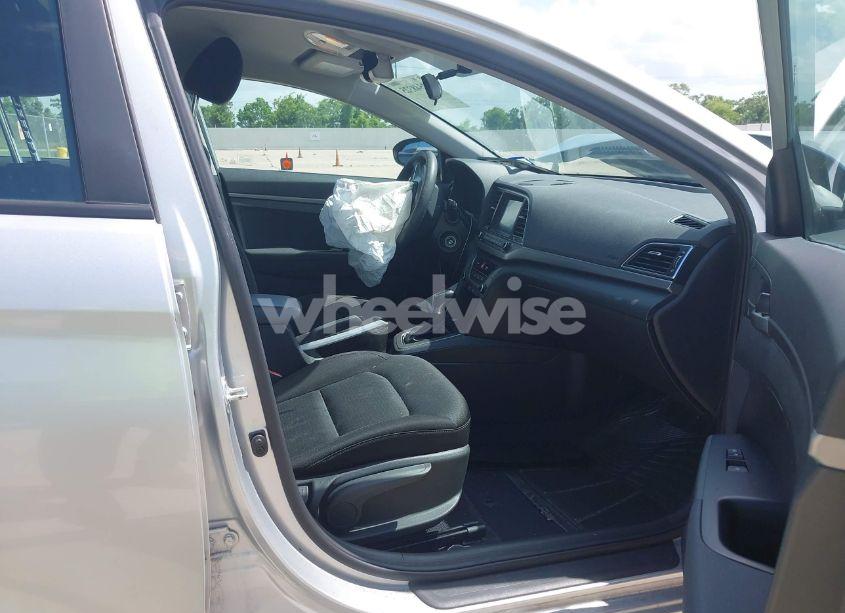 Photo 5 of 2018 Hyundai Elantra SE (VIN 5NPD74LF1JH386372)