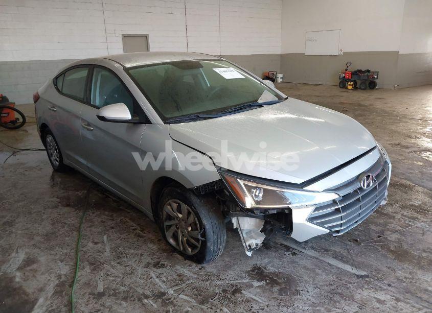 2019 Hyundai Elantra SE (VIN 5NPD74LF1KH406797) main photo