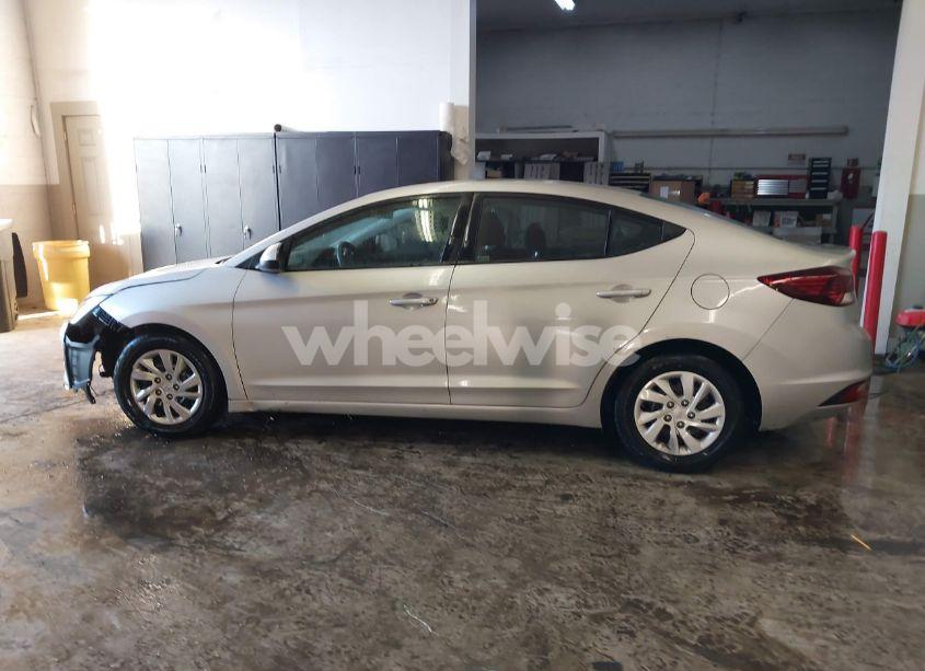 Photo 14 of 2019 Hyundai Elantra SE (VIN 5NPD74LF1KH406797)