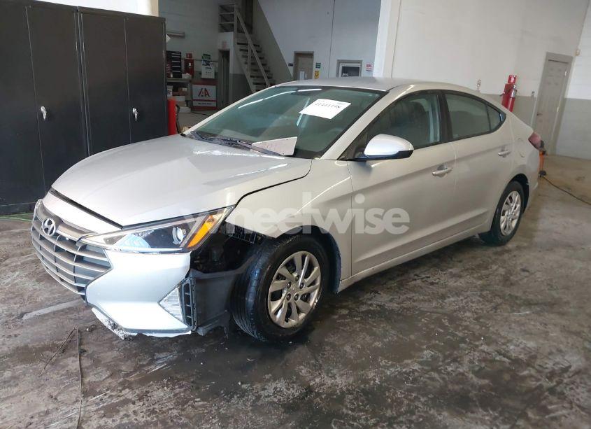 Photo 2 of 2019 Hyundai Elantra SE (VIN 5NPD74LF1KH406797)