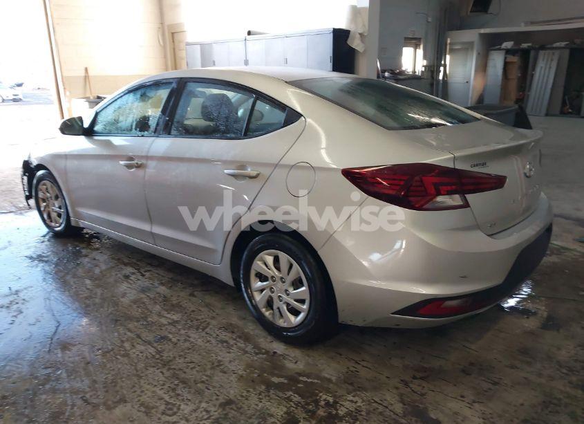 Photo 3 of 2019 Hyundai Elantra SE (VIN 5NPD74LF1KH406797)