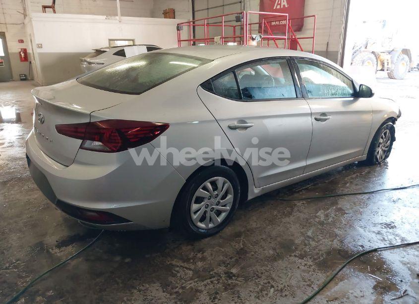 Photo 4 of 2019 Hyundai Elantra SE (VIN 5NPD74LF1KH406797)