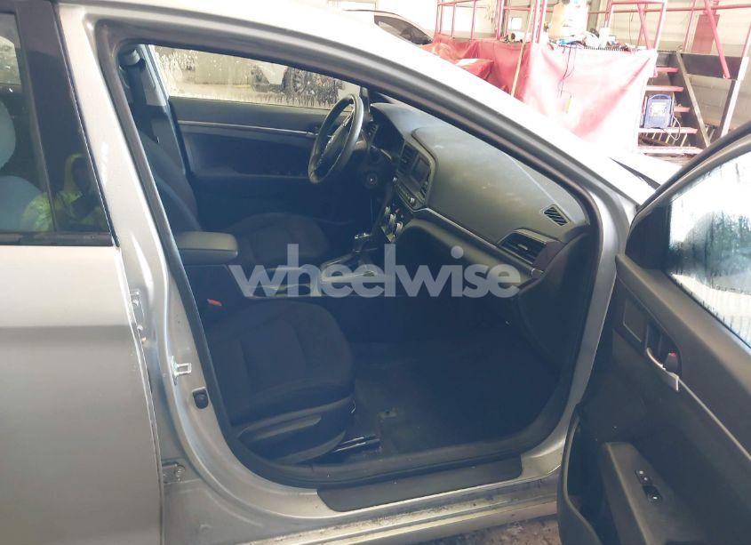 Photo 5 of 2019 Hyundai Elantra SE (VIN 5NPD74LF1KH406797)